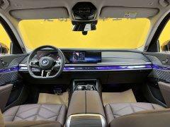 BMW 7 Series 2023 735Li Luxury Line - фото 10