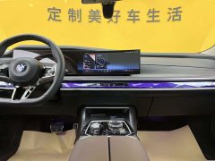 BMW 7 Series 2023 735Li Luxury Line - фото 13