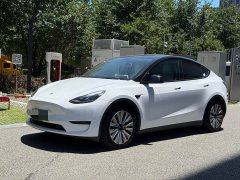 Tesla Model Y rear-wheel drive version - фото 1