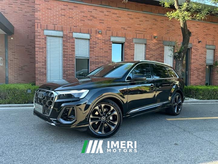 Audi Q7 55 TFSI quattro S line sports - автомобиль из Китая