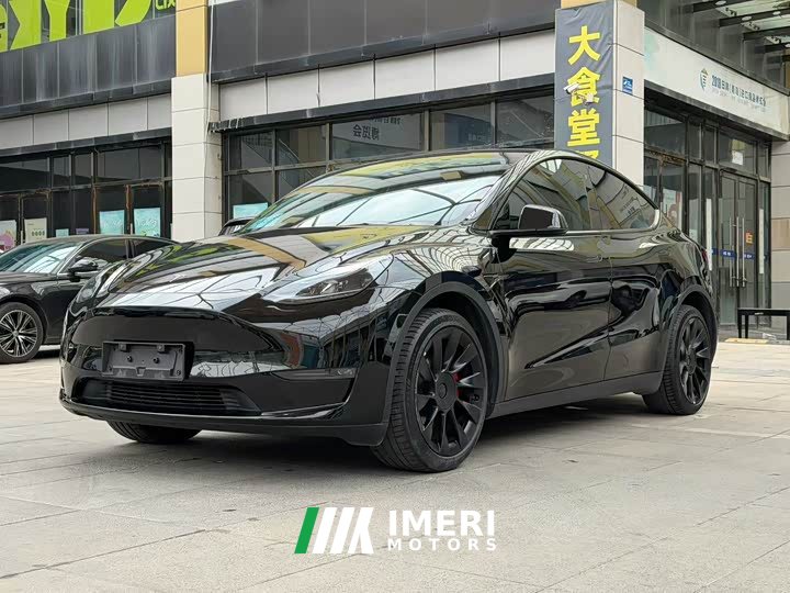 Tesla Model Y long-range all-wheel drive version - автомобиль из Китая