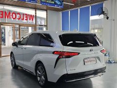 Toyota SIENNA 2021 2.5L Hybrid Premium Edition - фото 19