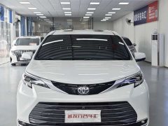 Toyota SIENNA 2021 2.5L Hybrid Premium Edition - фото 2