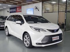 Toyota SIENNA 2021 2.5L Hybrid Premium Edition - фото 3