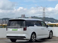 Zeekr 009 seven-seat aisle version four-wheel drive 108kWh - фото 4