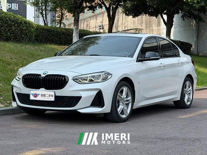 BMW 1 Series 120i M Sports Night Edition - автомобиль из Китая