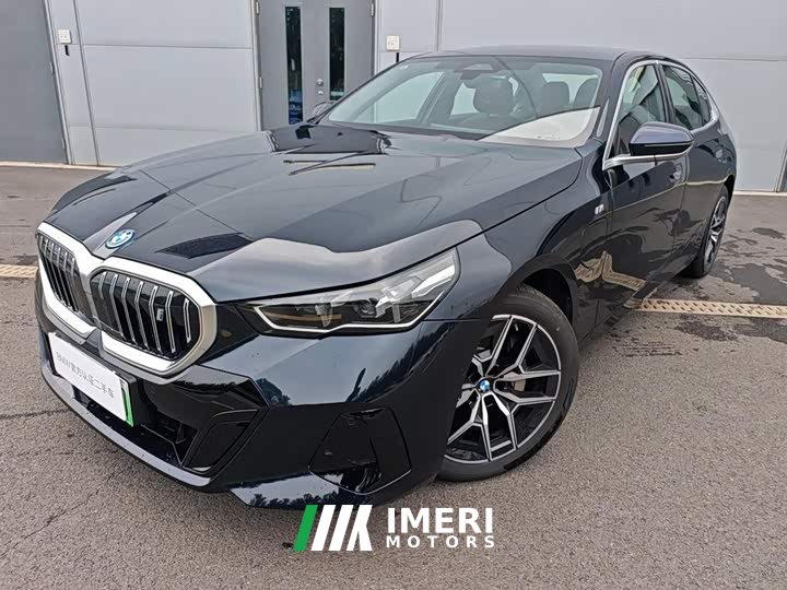 BMW i5 eDrive 35L M Sport Package - автомобиль из Китая