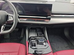 BMW i5 eDrive 35L M Sport Package - фото 7