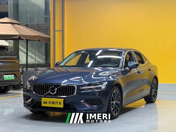Volvo S60 B4 Zhiyi Luxury Edition - автомобиль из Китая