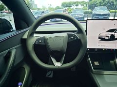 Tesla Model Y rear-wheel drive version - фото 6