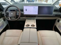 Li Auto Ideal MEGA Ultra - фото 18