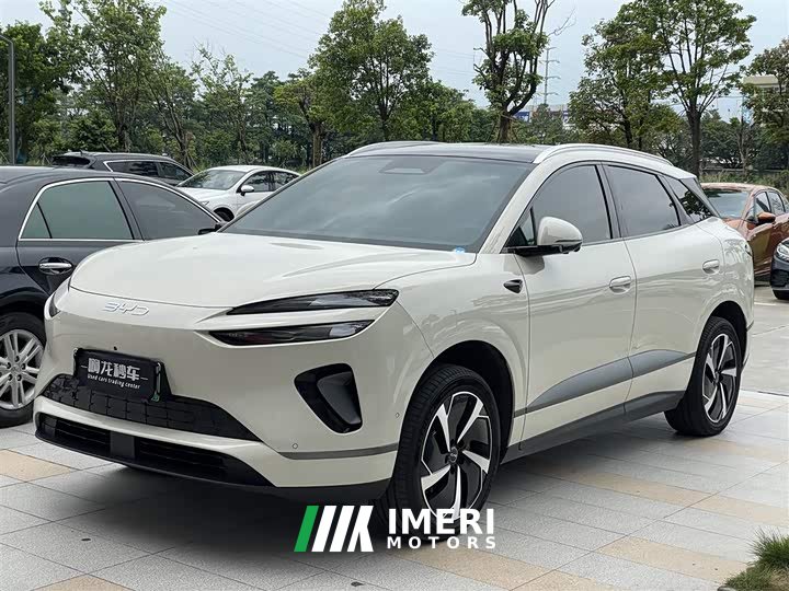 Lynk & Co Hiace 06 EV 605 Pilot Pro Edition
