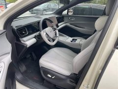 Lynk & Co Hiace 06 EV 605 Pilot Pro Edition - фото 3