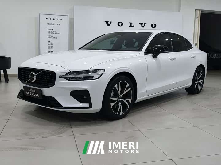 Volvo S60 2024 B5 Zhiya Sports Edition - автомобиль из Китая