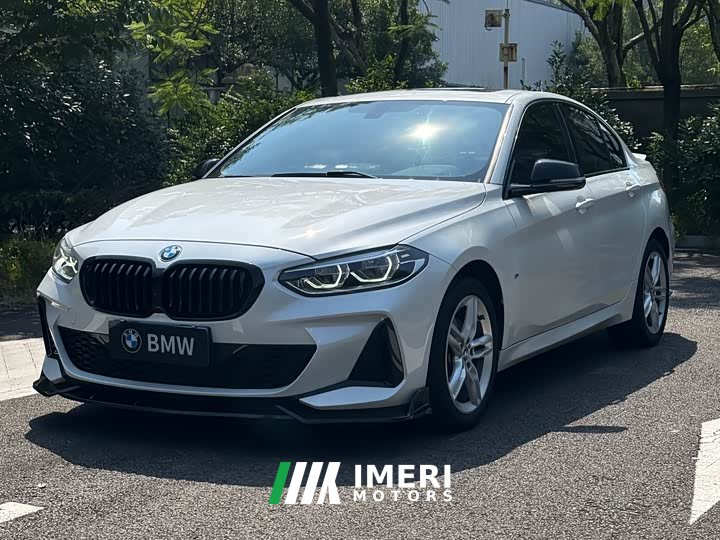 BMW 1 Series 120i M Sports Night Edition - автомобиль из Китая