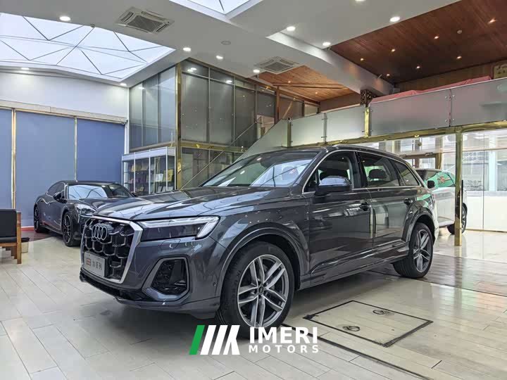 Audi Q7 45 TFSI quattro S line sports - автомобиль из Китая