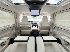 Lexus LM 500h six-seater premium version - фото 11
