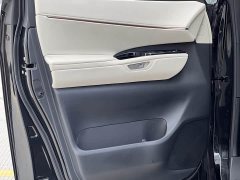 Lexus LM 500h six-seater premium version - фото 17