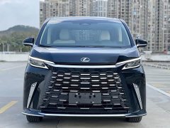 Lexus LM 500h six-seater premium version - фото 2