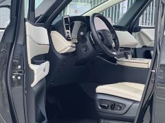 Lexus LM 500h six-seater premium version - фото 4