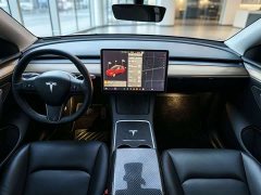 Tesla Model Y standard range rear-wheel drive version - фото 5