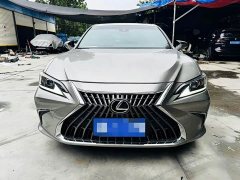 Lexus ES 200 Excellence Edition - фото 1