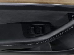 Tesla Model 3 facelift standard range rear drive upgraded version 3D1 - фото 9