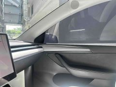 Tesla Model Y rear-wheel drive version - фото 16