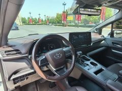 Toyota SIENNA 2.5L Hybrid Platinum Edition - фото 15