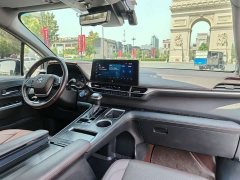 Toyota SIENNA 2.5L Hybrid Platinum Edition - фото 20