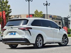 Toyota SIENNA 2.5L Hybrid Platinum Edition - фото 6
