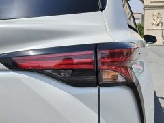 Toyota SIENNA 2.5L Hybrid Platinum Edition - фото 9