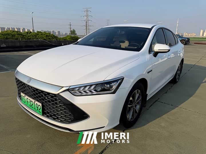 BYD Qin PLUS Champion Edition DM-i 55KM Leading Type - автомобиль из Китая