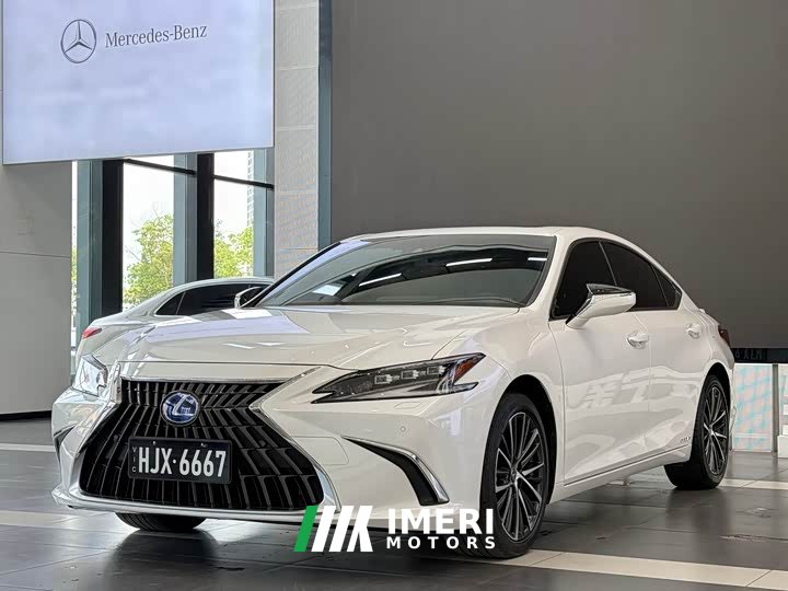 Lexus ES 300h Premium Edition