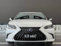 Lexus ES 300h Premium Edition - фото 2