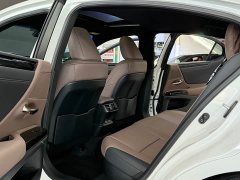 Lexus ES 300h Premium Edition - фото 9