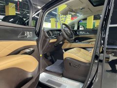 Denza D9 DM-i 980 four-wheel drive flagship - фото 4