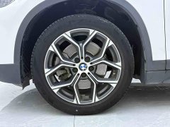 BMW X1 facelift sDrive25Li leading - фото 9