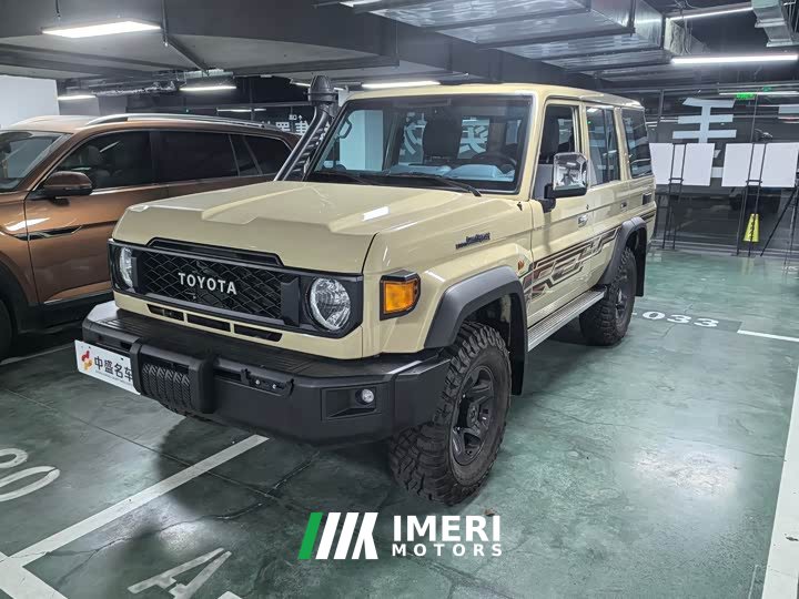 Toyota Land Cruiser (Import) LC76 4.0L Manual - автомобиль из Китая