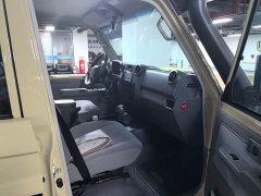 Toyota Land Cruiser (Import) LC76 4.0L Manual - фото 17