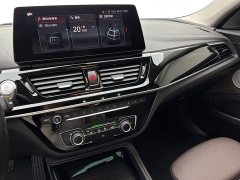 BMW 1 Series facelift 120i M Sports Night Edition - фото 12