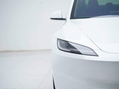 Lexus 3 facelift, long-range all-wheel drive version - фото 13