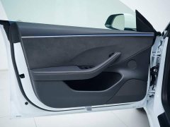 Lexus 3 facelift, long-range all-wheel drive version - фото 15