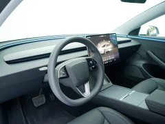 Lexus 3 facelift, long-range all-wheel drive version - фото 16