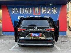 Toyota SIENNA 2023 2.5L Hybrid Platinum Edition - фото 17
