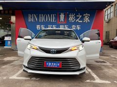 Toyota SIENNA 2.5L Hybrid Deluxe Edition - фото 13