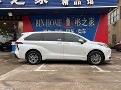 Toyota SIENNA 2.5L Hybrid Deluxe Edition - фото 15