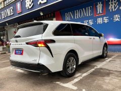 Toyota SIENNA 2.5L Hybrid Deluxe Edition - фото 16