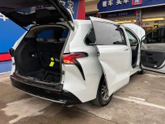 Toyota SIENNA 2.5L Hybrid Deluxe Edition - фото 7