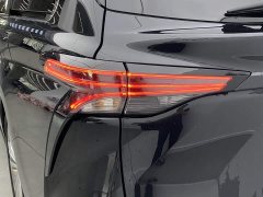 Toyota SIENNA 2.5L Hybrid Premium Edition - фото 12